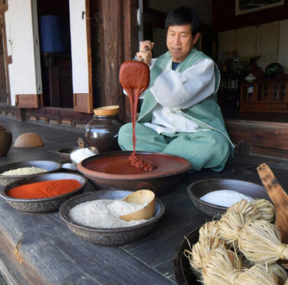 Sunchang Moon Okrye Gochujang in ongi 순창문옥례 전통 고추장 옹기